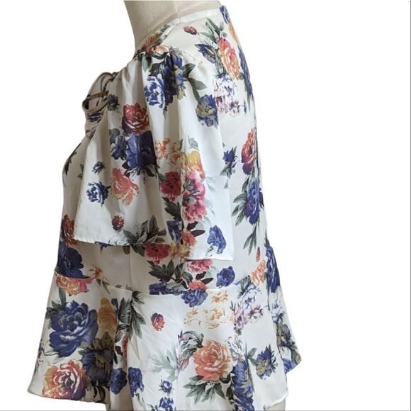Kimchi Blue Cream Floral Vintage Top - Picture 4 of 6